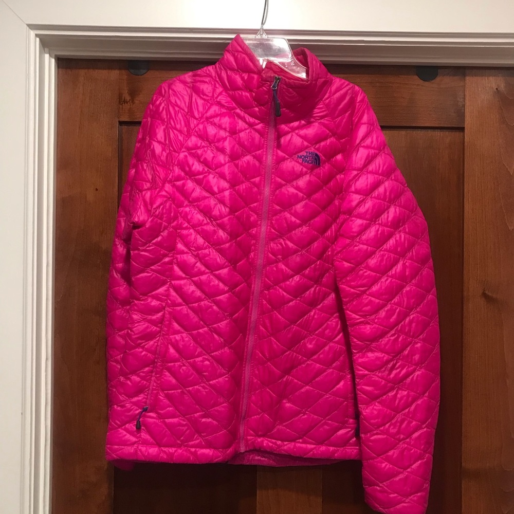 Northface Women’s Thermoball Jacket— EUC